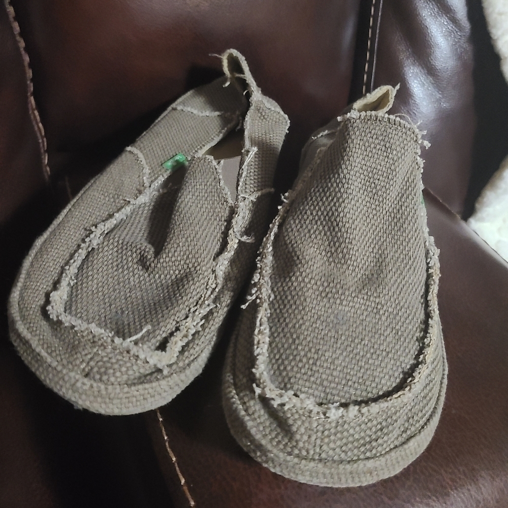 Sanuk sidewalk surfer shoes